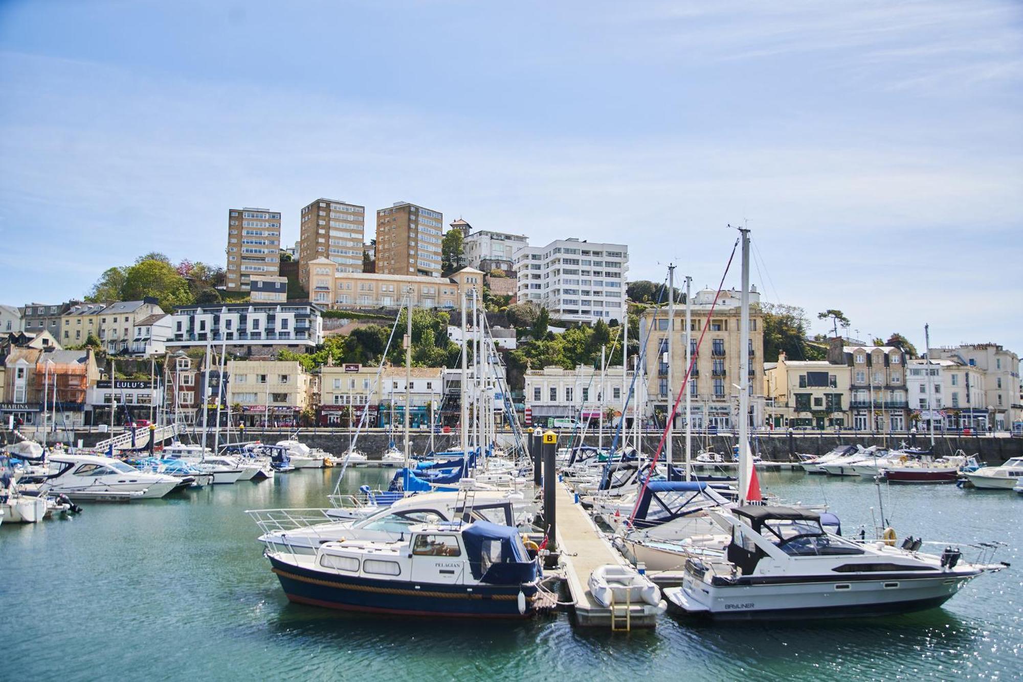 Harbour Breeze - On Torquay's Iconic Marina With Hot Tub Apartment *
