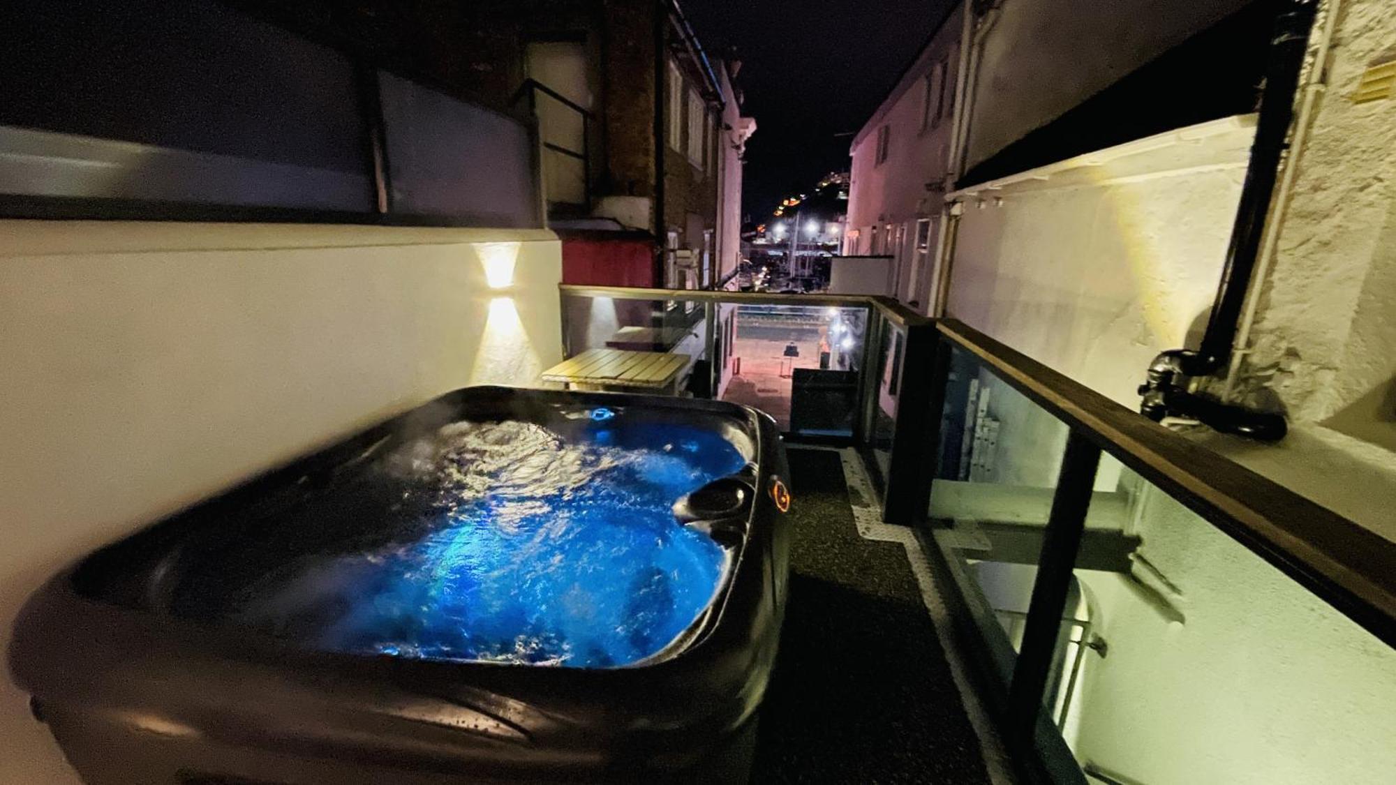 Apartment Harbour Breeze - On Torquay's Iconic Marina With Hot Tub
