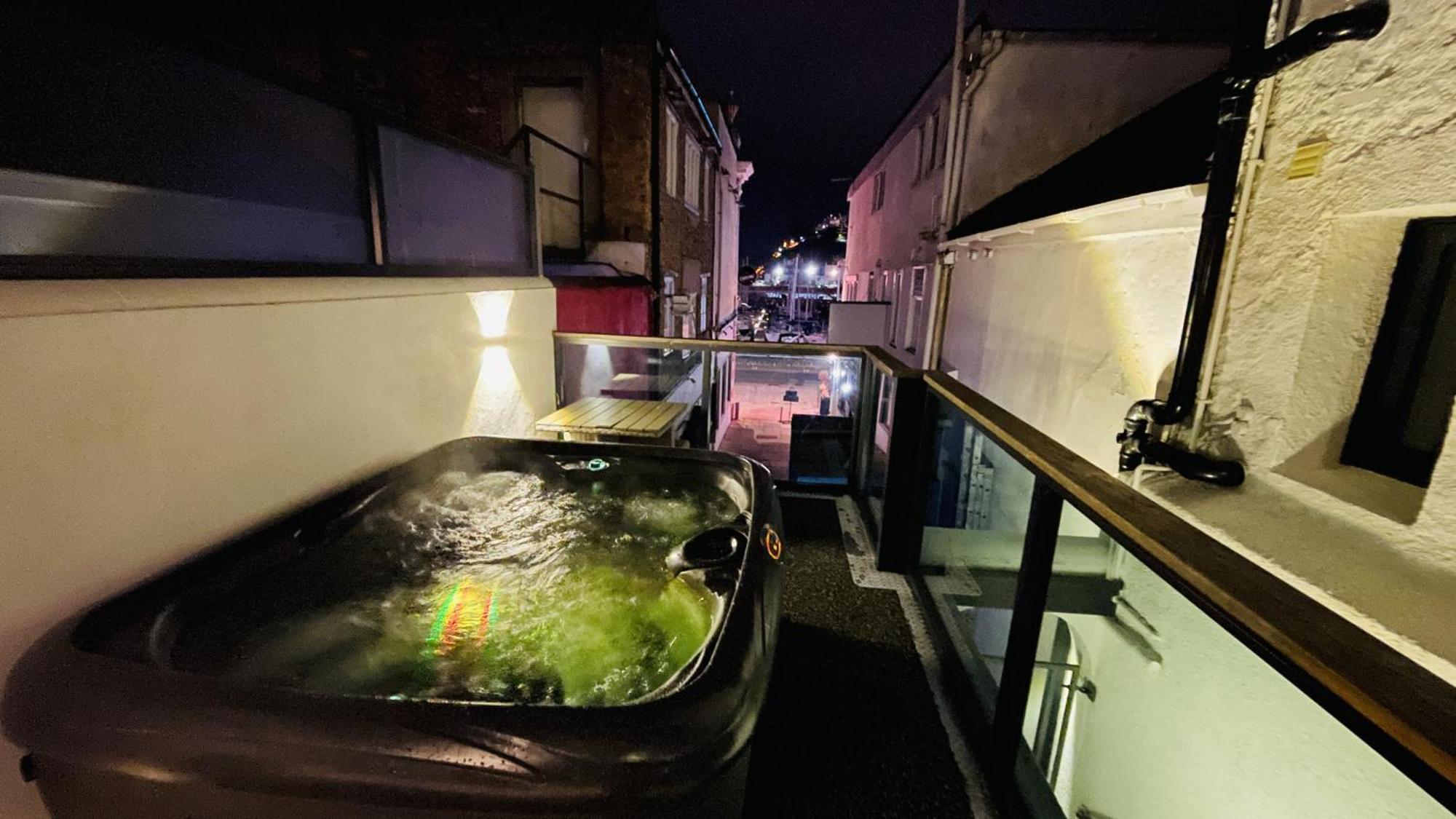 Apartment Harbour Breeze - On Torquay's Iconic Marina With Hot Tub